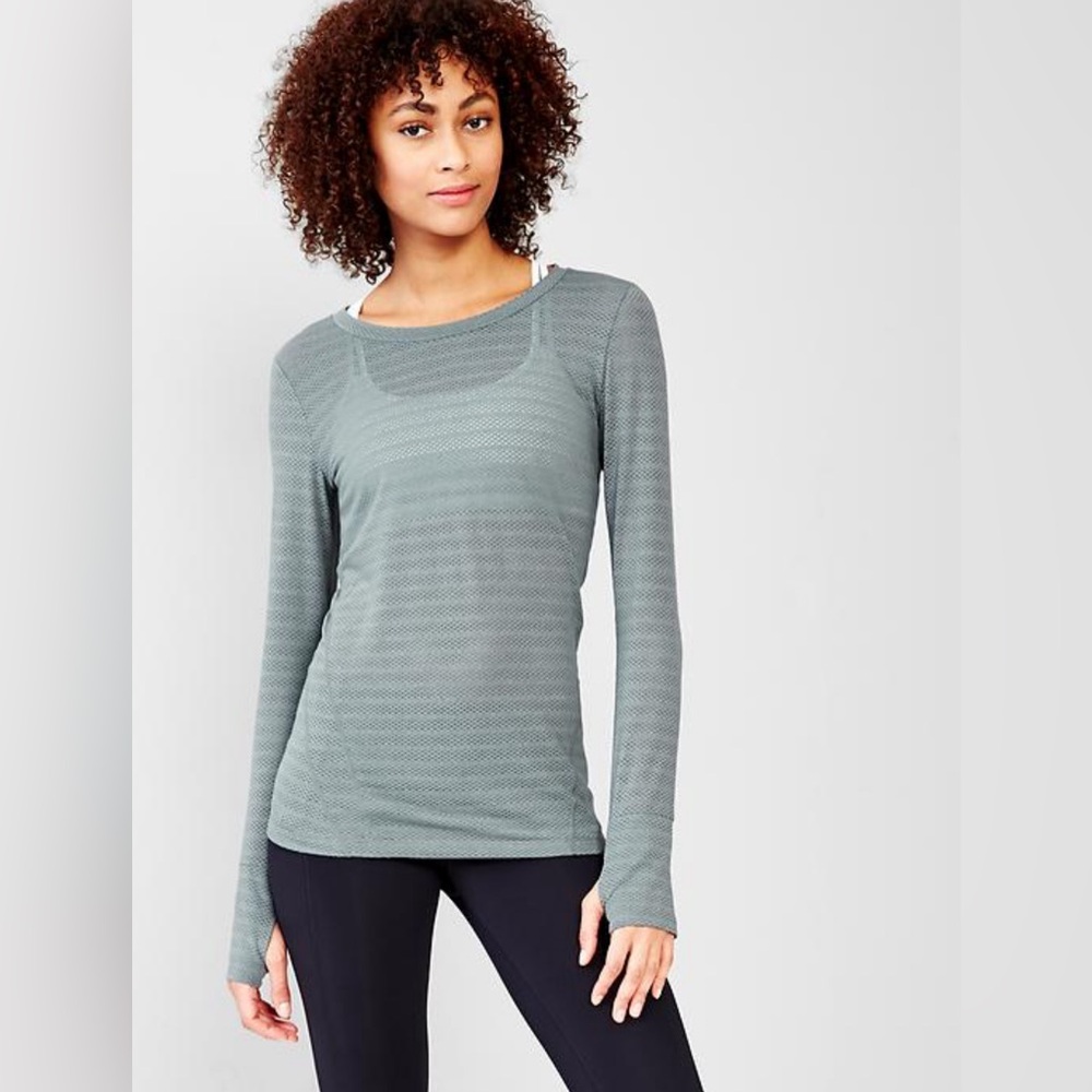 GapFit Breathe mesh long-sleeve tee in light grey | Workout | Size S